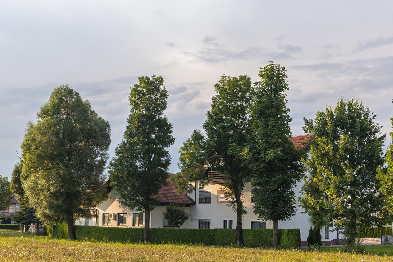 Hop House Garni Hotel Postojna Eksteriør bilde